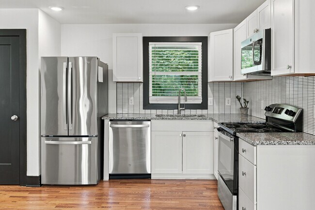 Building Photo - 625 Maclaurin Ct