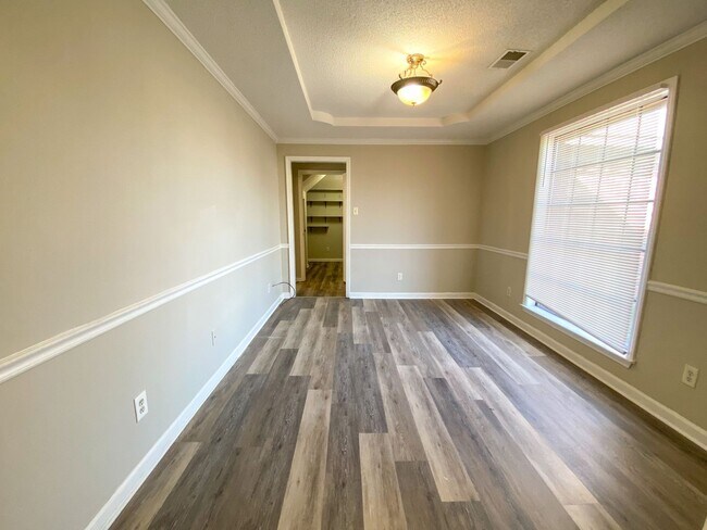 Building Photo - Great 3 bed, 2 bath home in Oakland with B...