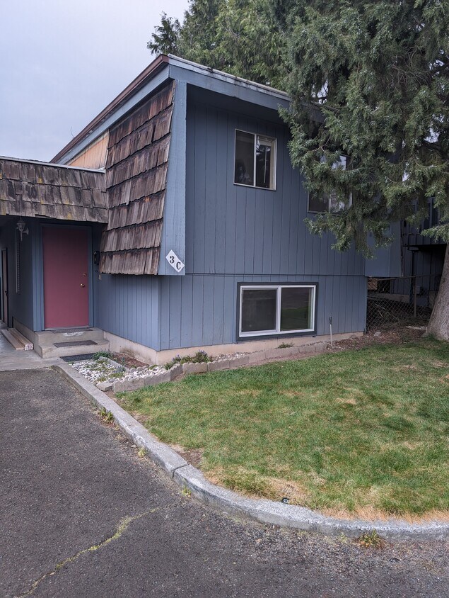 1122 Francis Ave, Walla Walla, WA 99362 Townhome Rentals in Walla