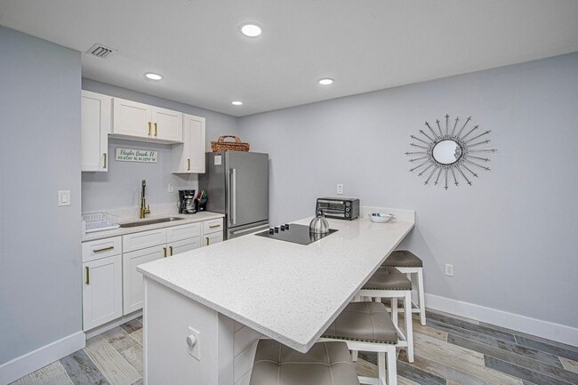 Foto del edificio - AVAILABLE MARCH 15TH 2026 -Downtown Flagler Beach Furnished 3 bedroom 1 bath!