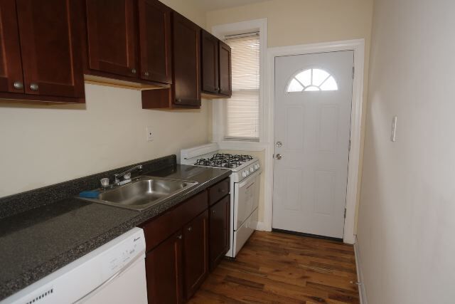 Foto del edificio - 650 W Barry