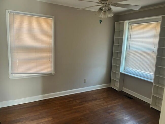 Building Photo - 2BR/1BA One-level Cottage in Forest Hills