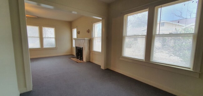 Building Photo - 6 MONTH LEASE! Charming and Spacious 2 Bed...
