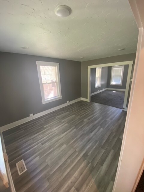 Foto del edificio - 1320 Connell Ct