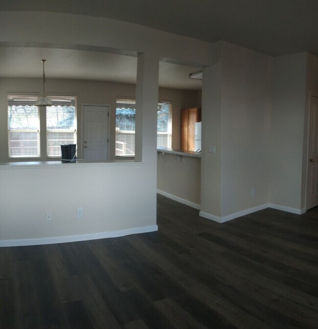Building Photo - Northwest home in quiet neighborhood