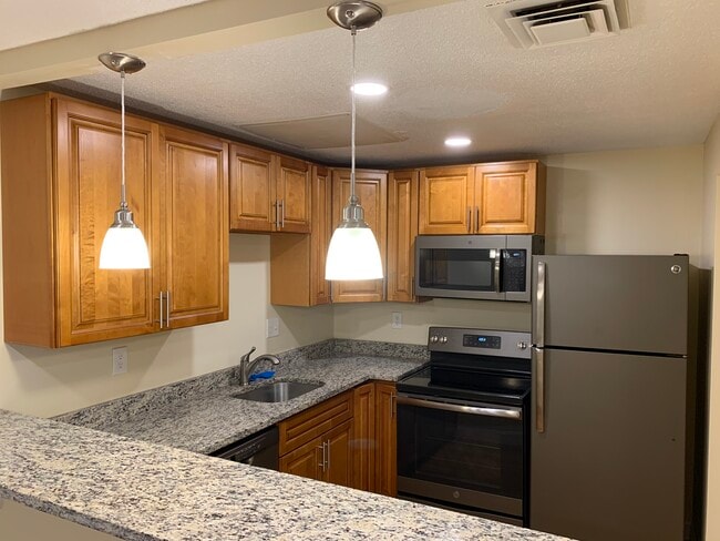 Building Photo - Essex Apartments