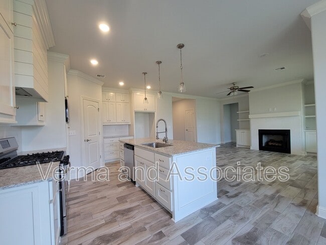 Foto del edificio - 1041 N Skyline Loop