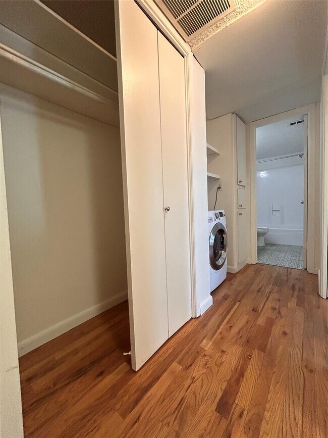 Foto del edificio - 808 Winflo Dr