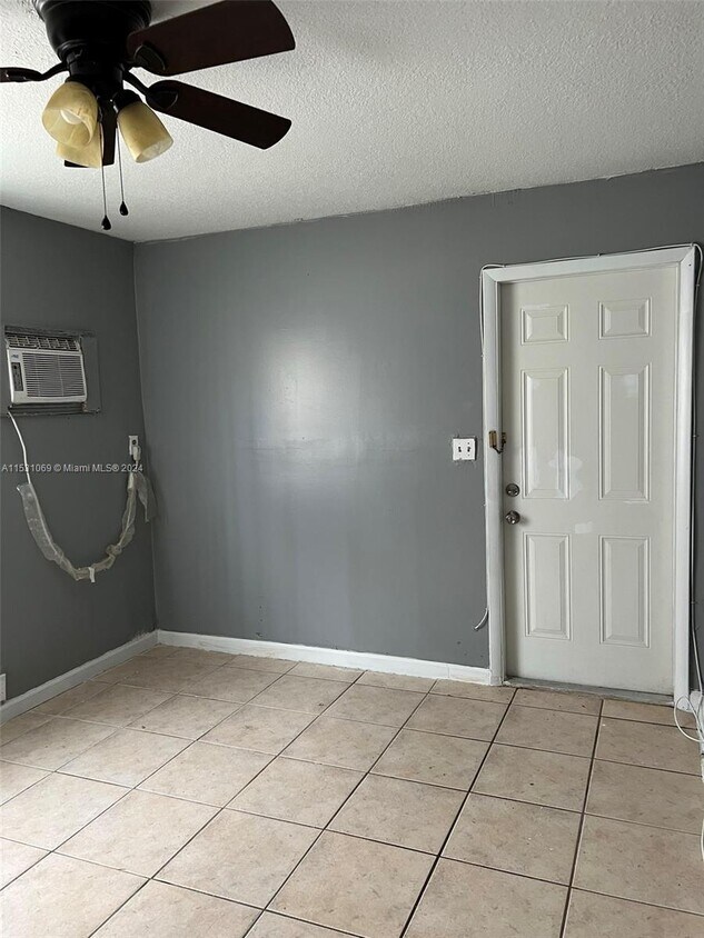 Building Photo - 520 SW 72nd Ave