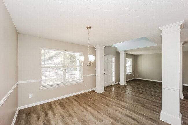 Building Photo - 4021 Castle Way Dr