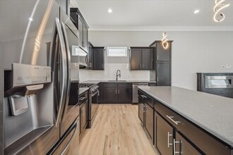 Building Photo - 1544 W 23rd St