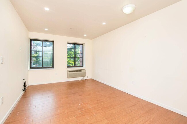 Building Photo - 146 Van Cortlandt Park