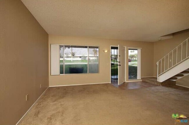 Foto del edificio - Spacious 4-Bedroom Condo in Indian Canyon ...