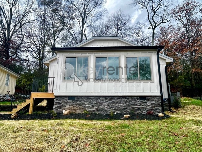 Building Photo - 3571 Crompton St