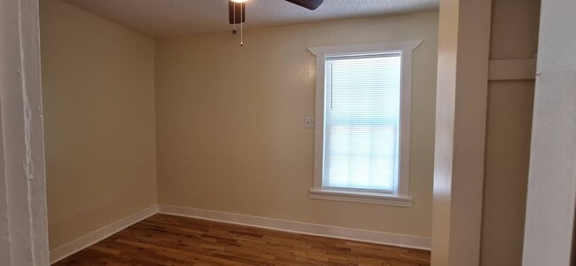 Building Photo - Beautifully renovated 4-bedroom 2 bath home