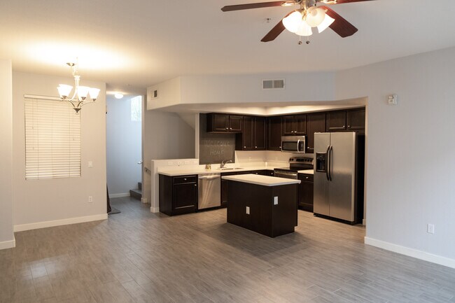 Foto del edificio - 240 W Juniper Ave