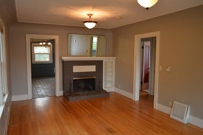 Building Photo - Spacious 2 bedroom in Tacoma
