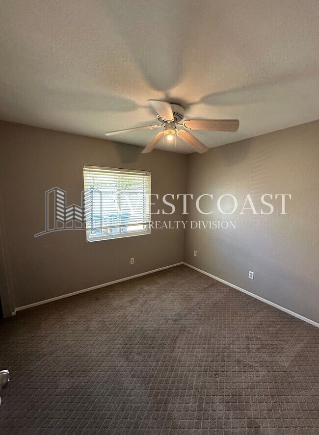 Foto del edificio - ***REDUCED RENT***Charming 4-Bedroom Home ...