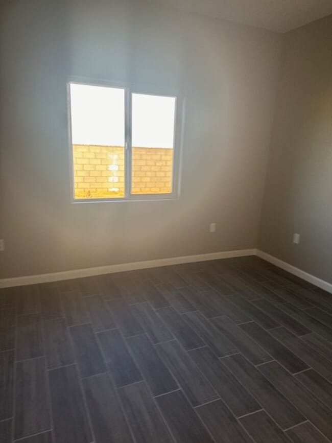Building Photo - Gorgeos 3 Bedroom