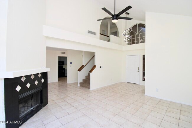 Building Photo - 513 E Kristal Way