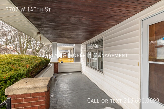 Foto del edificio - 3707 W 140th St