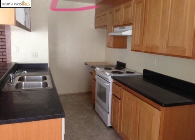 Building Photo - 2208 Peppertree Way