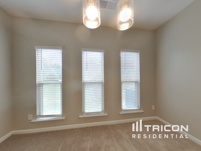 Foto del edificio - 125 Highwood Dr