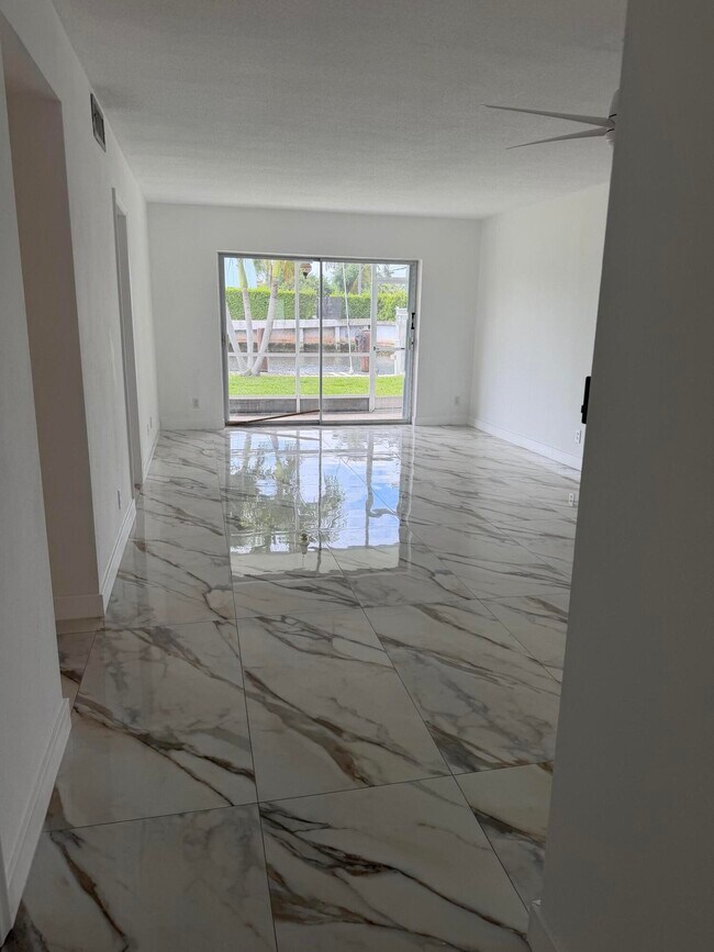 Foto del edificio - 1100 Pine Dr