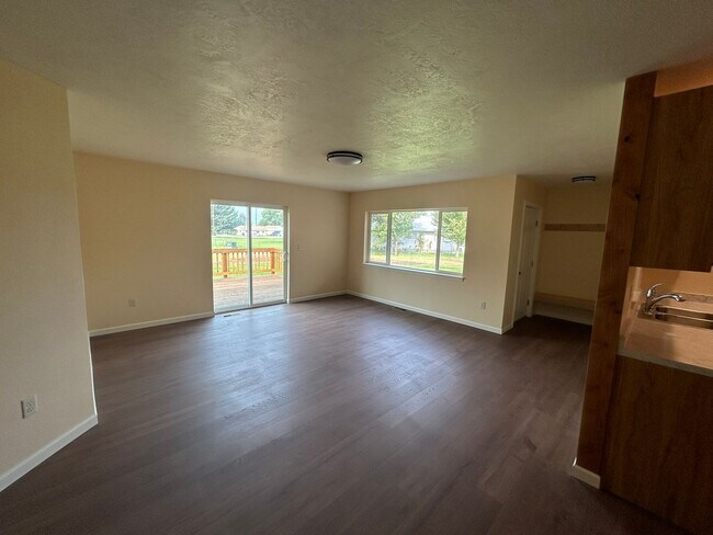 Foto del edificio - Beautiful 3 bed, 2 bath Hamilton home