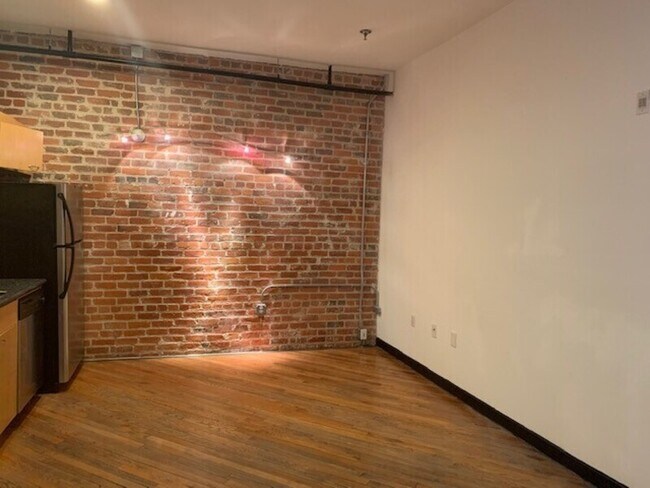 Foto del edificio - 1318 W. Broad St.