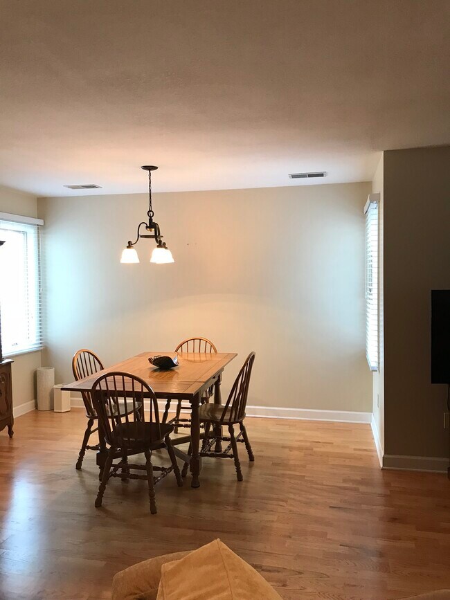 Foto del edificio - 671 S Haywood St