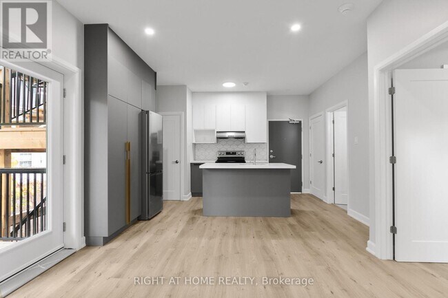 Photo du bâtiment - 63 Acacia Ave