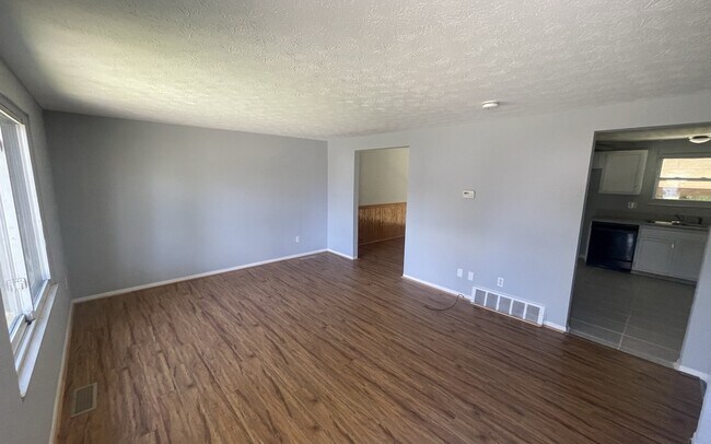 Building Photo - 831 Orchard Glen Ct