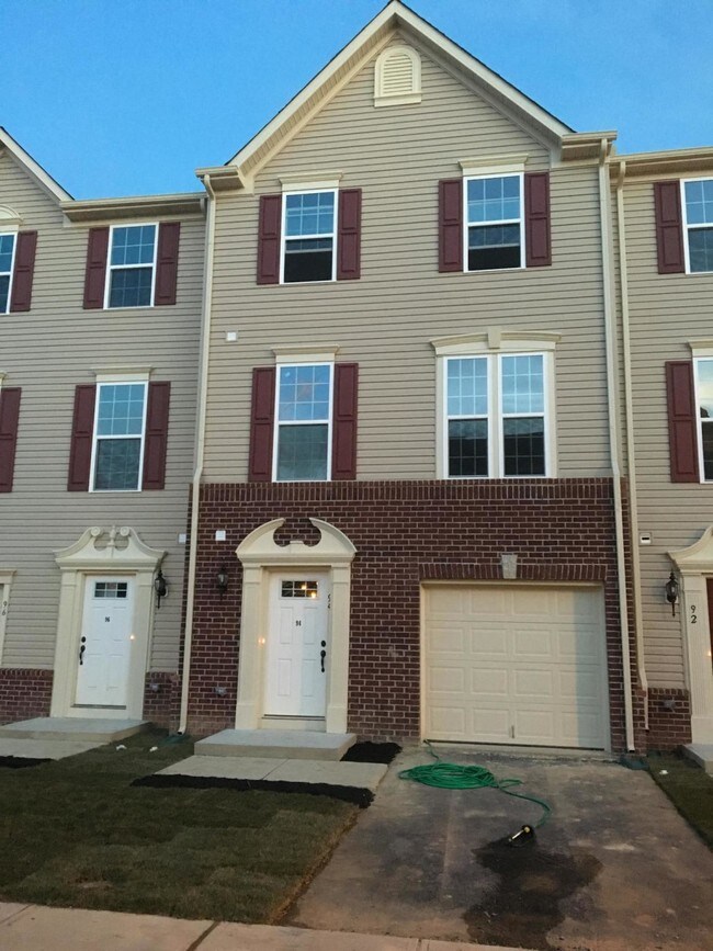 Fachada exterior frontal - 94 Kyle Dr