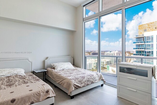 Building Photo - 6515 Collins Ave