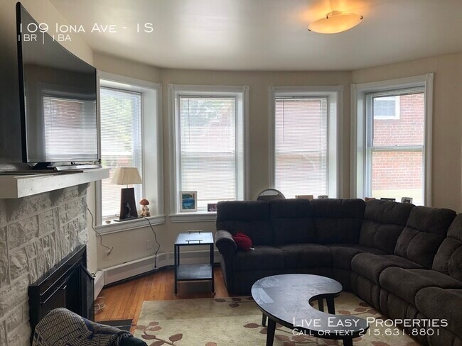 Building Photo - Newly Renovated Large 1 Bedroom Apartment