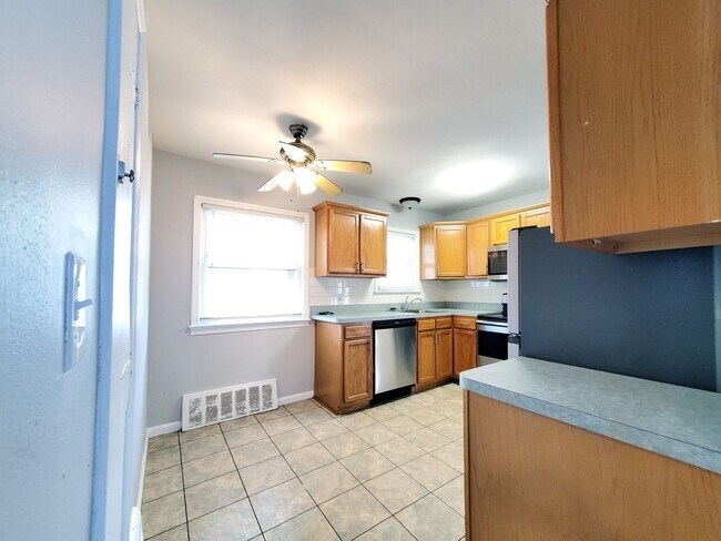 Foto del edificio - 3 Bed - 2 Full Bath Cape Cod for Rent!