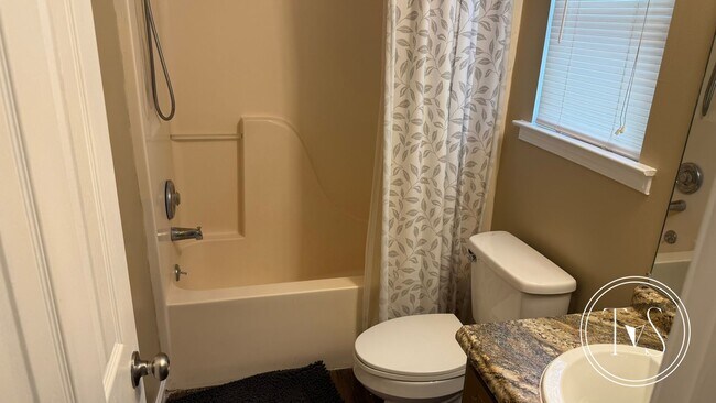 Building Photo - 142 Shayna Dr
