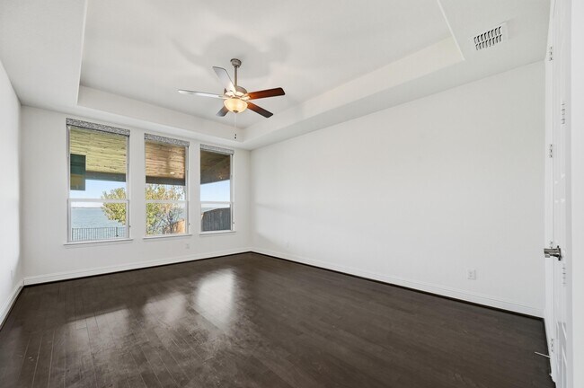 Building Photo - 18136 Lakefront Ct