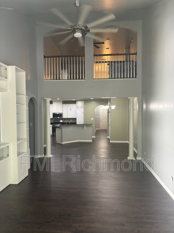 Foto del edificio - 5712 Riverside Pl