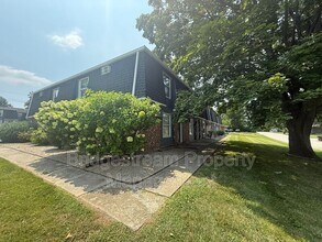 Building Photo - 146 Forest St