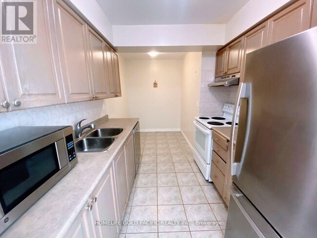 Building Photo - 18 Sommerset Way