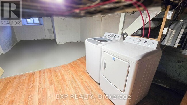 Photo du bâtiment - 455 Main St W