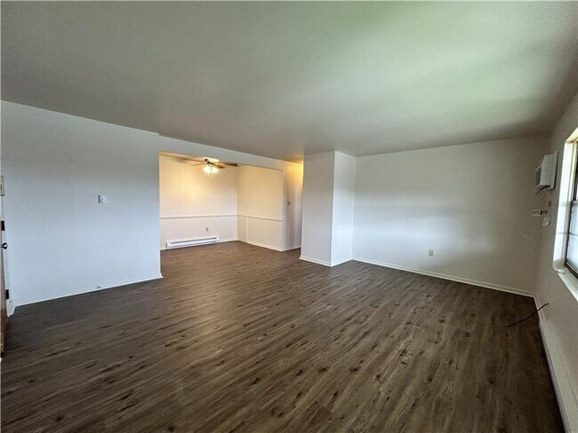 Foto del edificio - 403 Colonial Dr