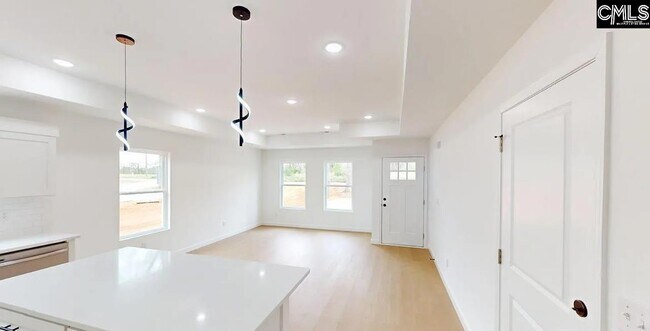 Foto del edificio - 382 Davis Rd