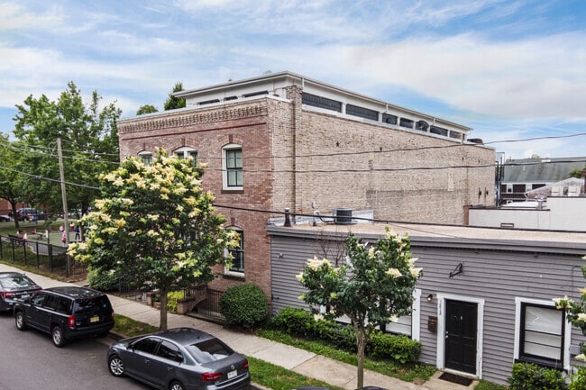 Building Photo - Cromley Lofts