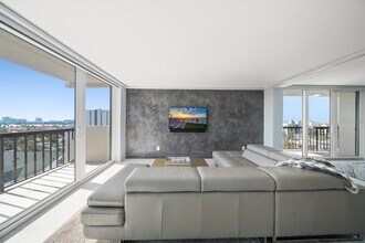 Building Photo - 400 Island Way