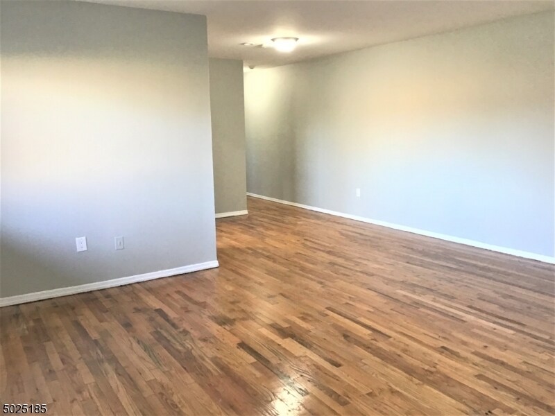 Foto principal - 55 Gill Ln