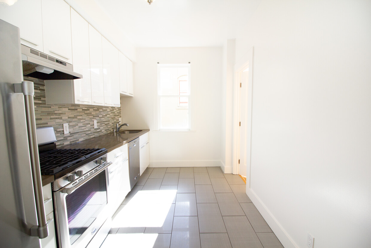 Primary Photo - 720 Jones St
