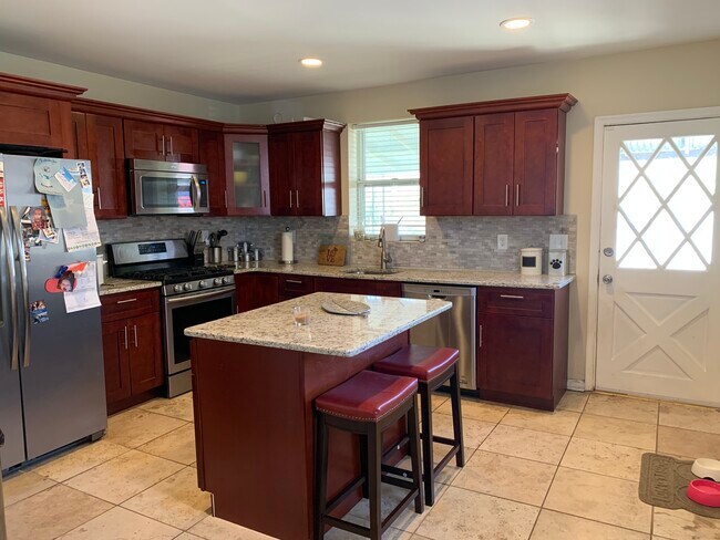 Building Photo - 432 Martin St